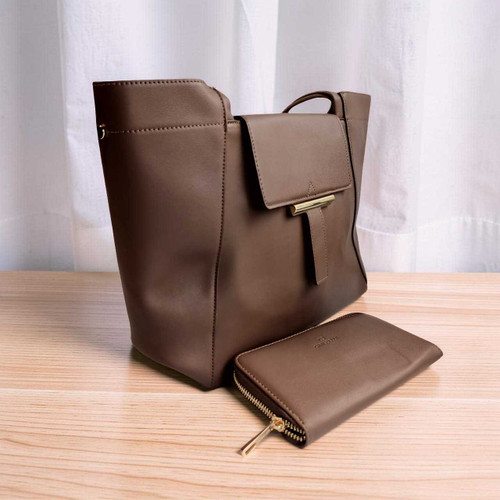 Chrisbella Coffee Color Side Bag with Magnetic Lock & Purse 2U012506141coffee