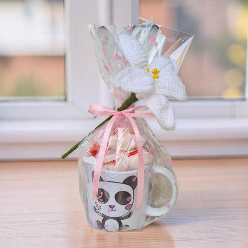 Crochet White Lily & Raffaello Chocolate Gift Set with Panda Mug SK-2251