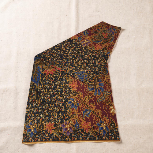 Maroon Lungi with Vibrant Floral Prints – Indonesian Style