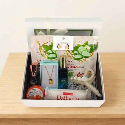 Beauty Gift Box with Raffaello Chocolate JNK-7276