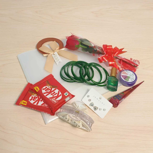 Love, Style & Sweetness Hamper DKG-1158