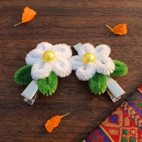 White Daisy Fuzzy Flower Hair Clips with Green Leaves HC-311