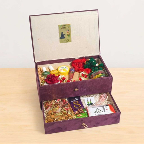 Shrawan Gift Box with Accessories, Bangles & Chocolate JNK-7554