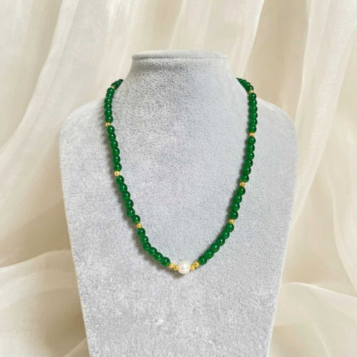 Green & Golden Beaded Pearl Necklace with Hook Lock Pote-161