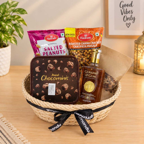 Whisky 180ml with Snacks & Chocolate JNK-8108