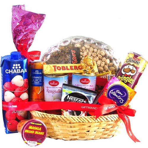 Snacks, Wines & Chocolate Basket (12 Items)