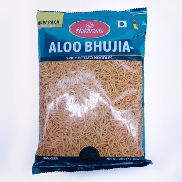 Gurkhas & Guns Whisky with Mix Dry Nuts Pouch and Aloo Bhujia