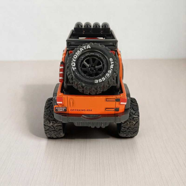 Metal Scale Model Toy Car in Orange Colour with Light & Sound