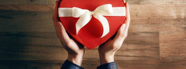 40 Top Valentine’s Day Gifts for Her to Nepal (Updated for 2026)