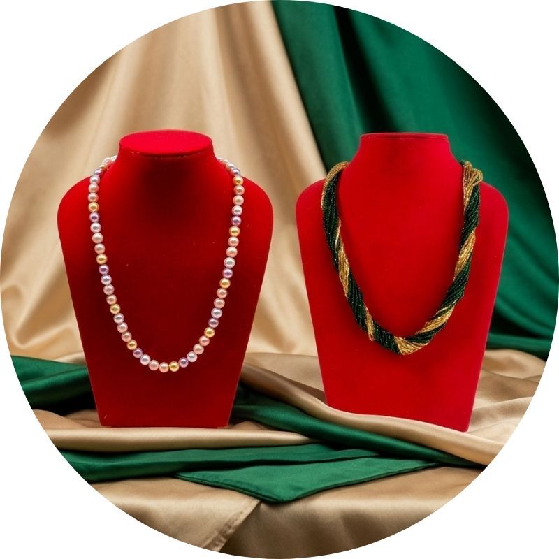 Pote & Necklace
