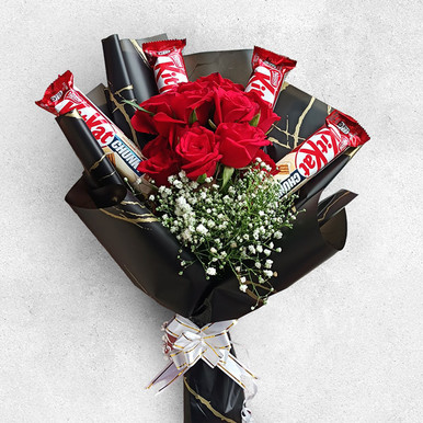 Beautiful Roses Bouquet with Kitkat Chocolates