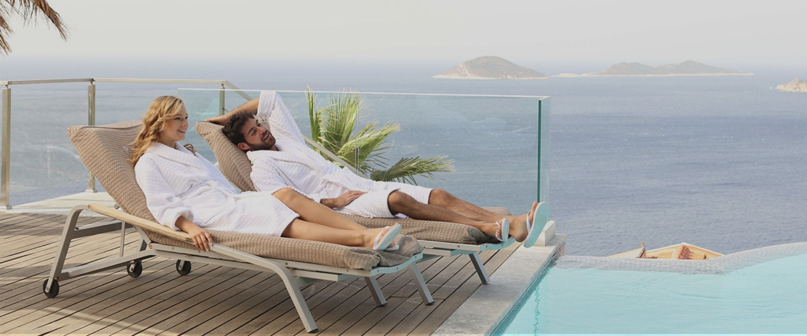 Lounge Chair Covers Banner Image