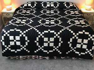 Burgoyne Surround Patchwork Amish Quilt 102x114