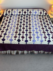Diamonds and Royal Crowns Patchwork Amish Quilt 106x118