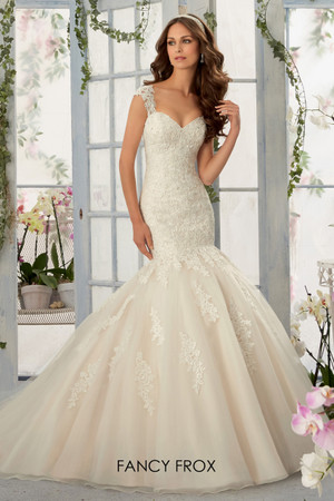 Mori Lee 5407
Alencon lace appliques with frosted beading on a tulle mermaid gown.