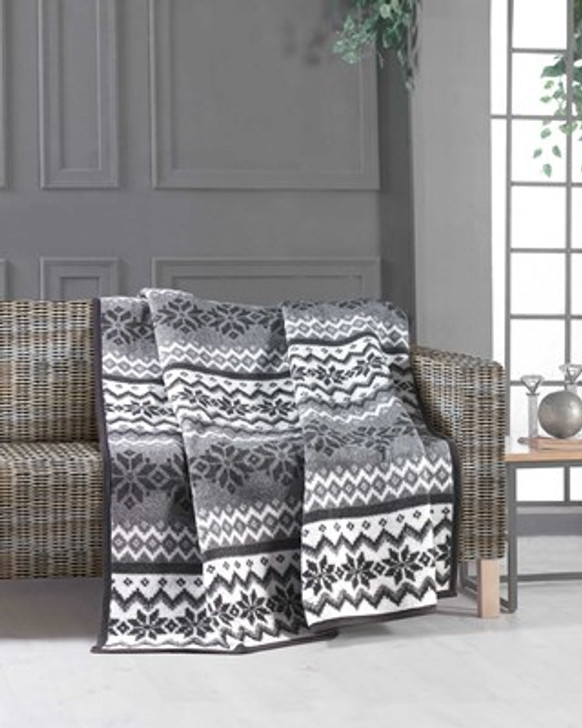 Country Club Nordic Luxury Blanket 130 x 170cm