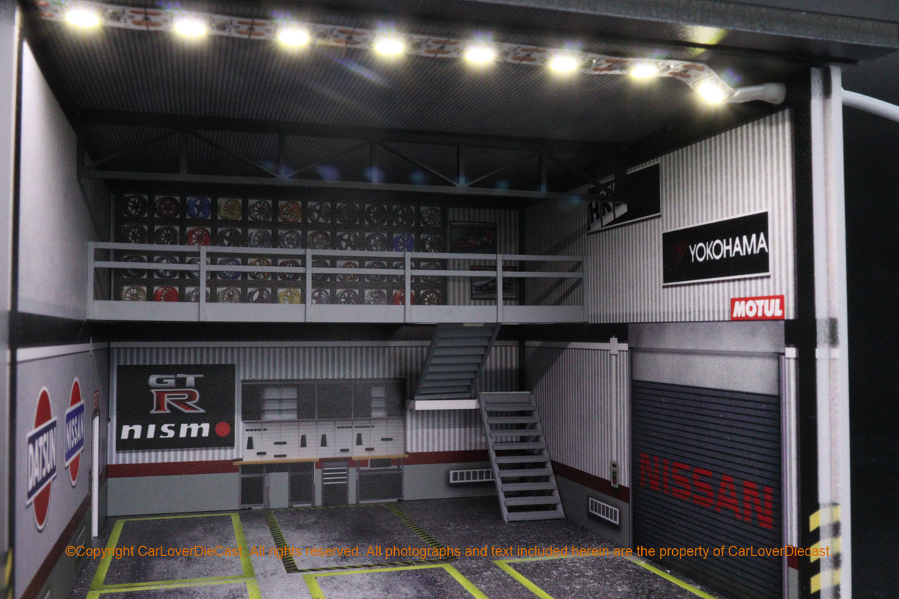 G-Fans 1:64 Nissan Double - Storey Garage Diorama With LED (710017