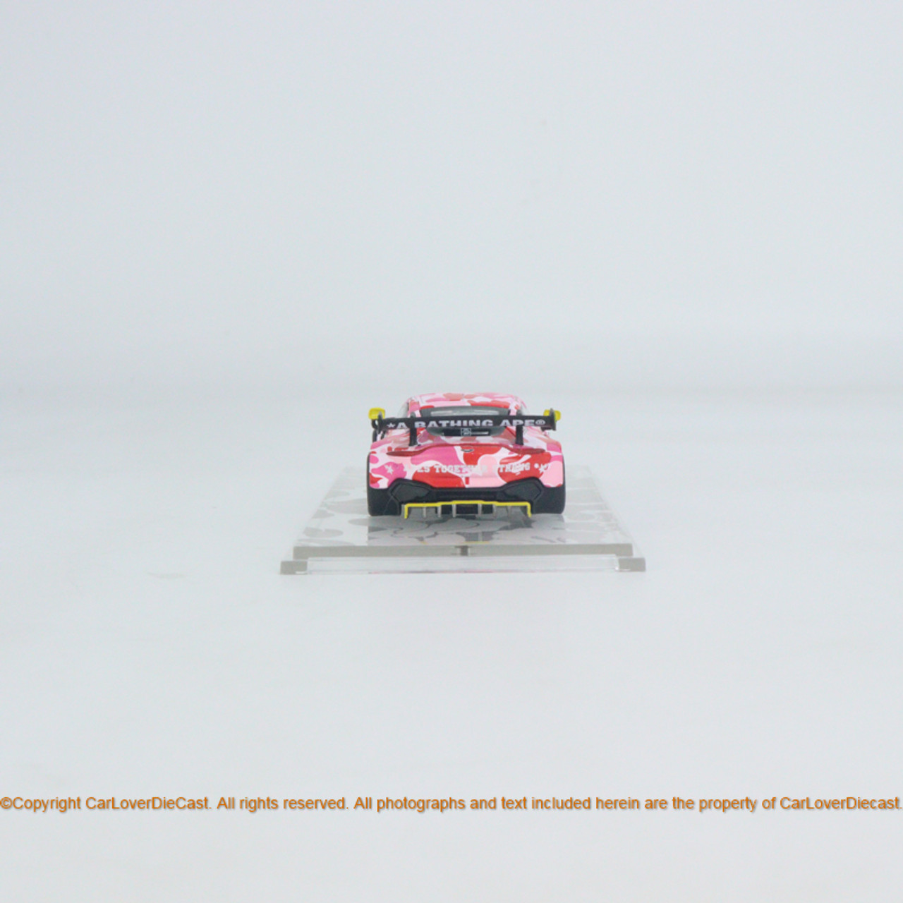 PopRace/BAPE® AstonMartin GT3 ミニカー ピンク POPRACE 1:64 BAPE® x Aston Martin GT3 Pink / Blue (PR64-AMBA