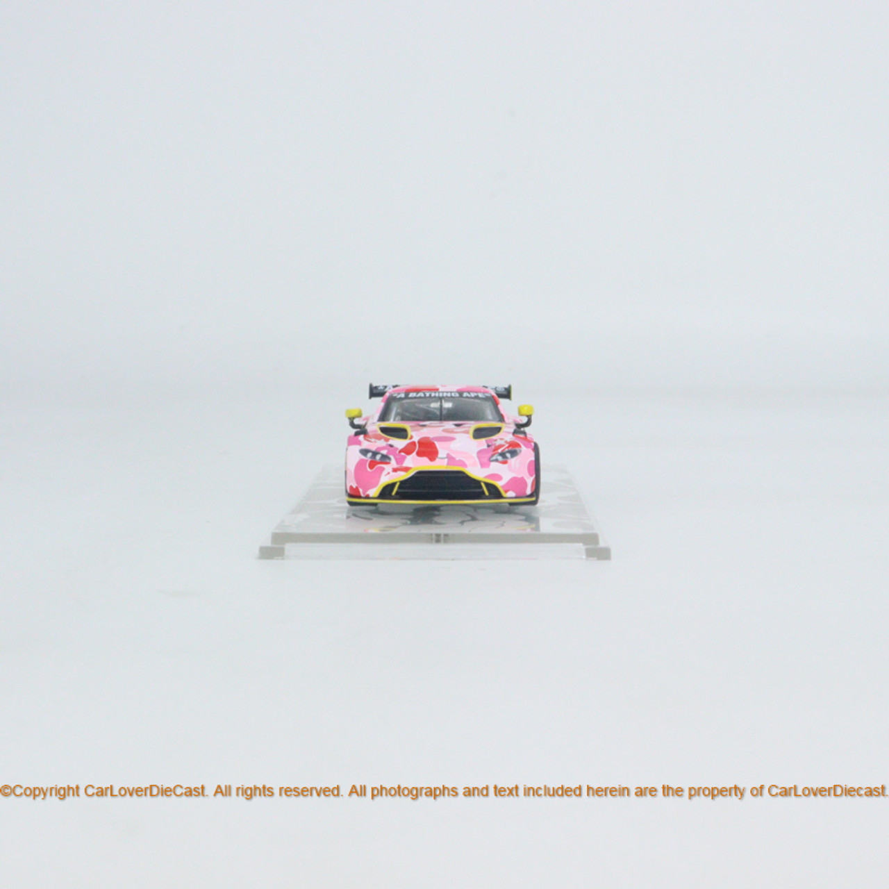 POPRACE 1:64 BAPE® x Aston Martin GT3 Pink / Blue (PR64-AMBA