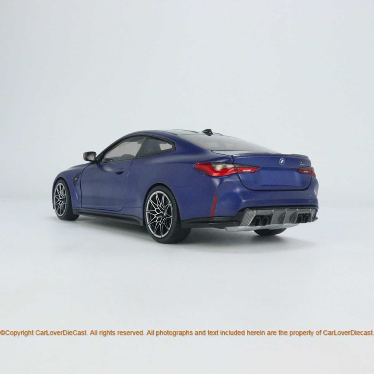 MINICHAMPS 1:18 BMW M4 Coupe Blue diecast 4 open function