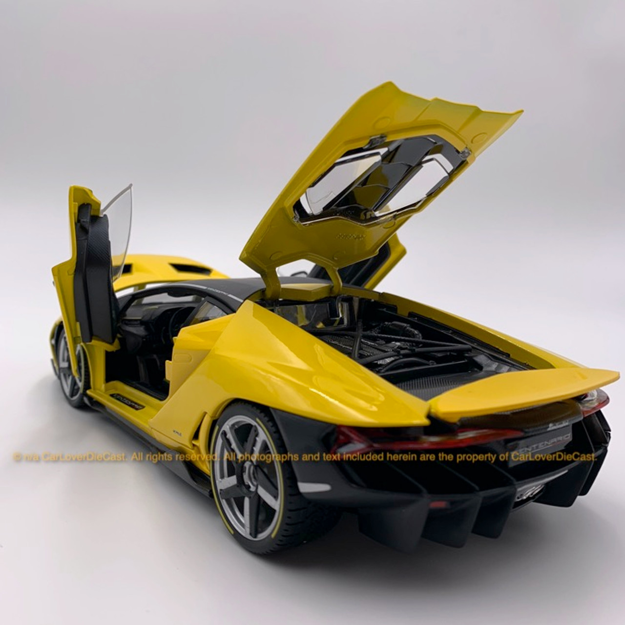 Maisto 1:18 Lamborghini Centenario (10-38136-Metallic yellow