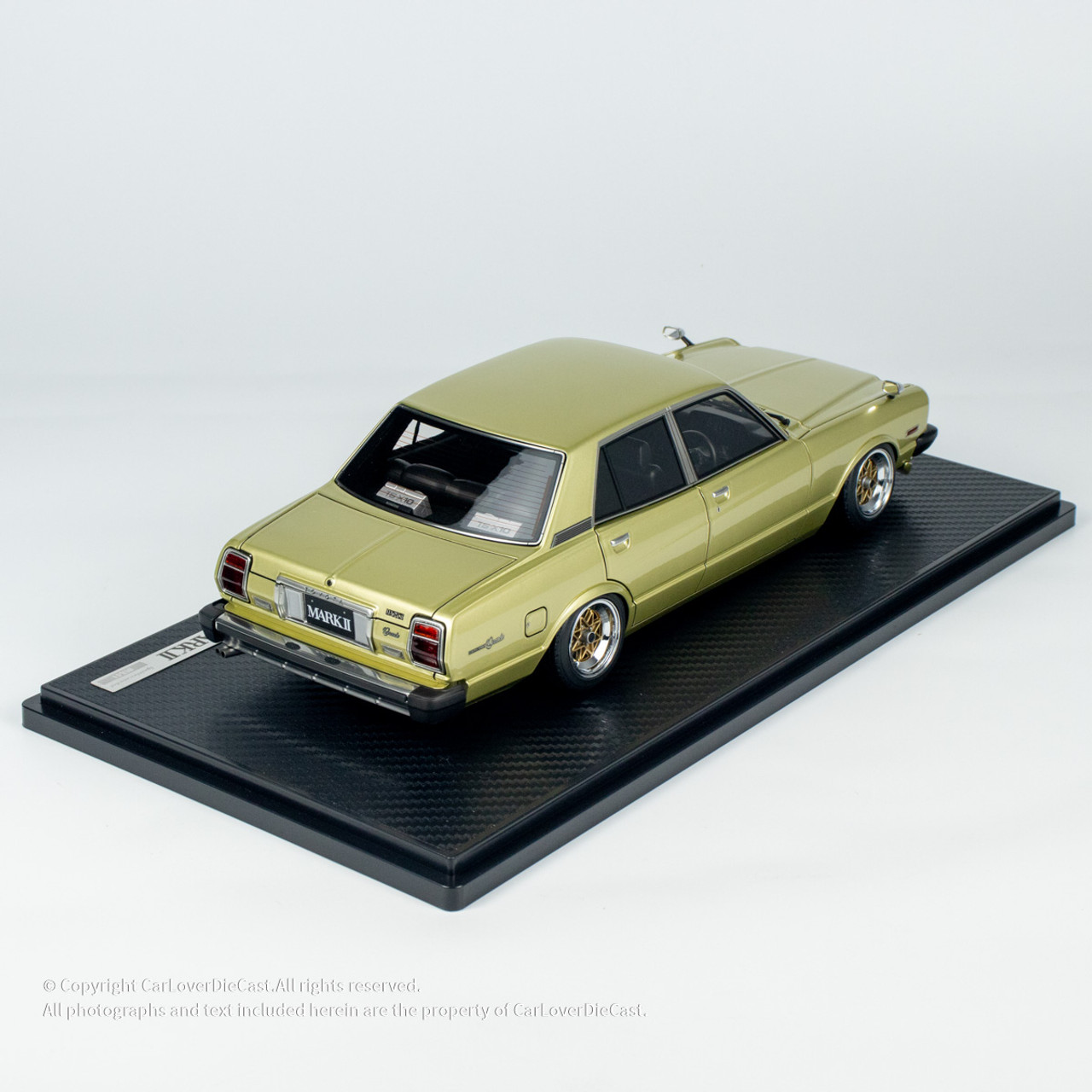 Ignition Model 1:18 Toyota MarkⅡ Sedan Grande (MX41) Red