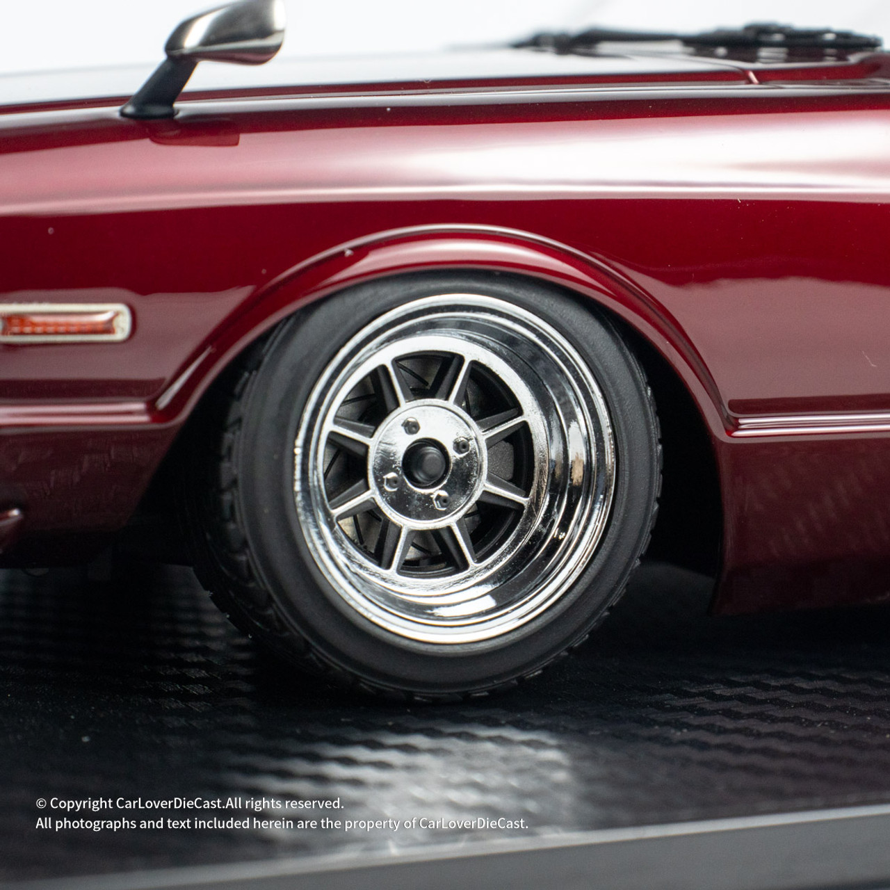 Ignition Model 1:18 Toyota MarkⅡ Sedan Grande (MX41) Red