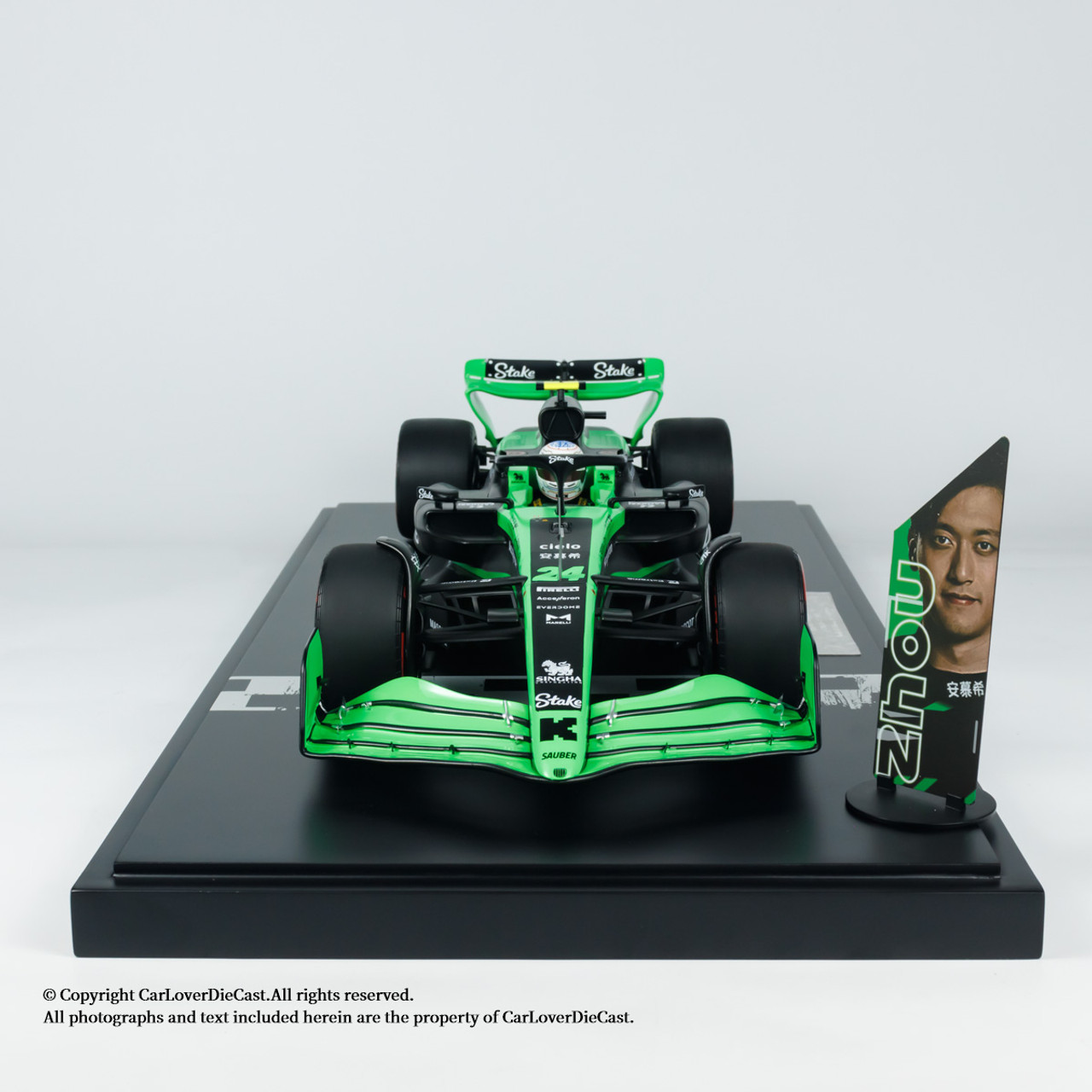 MINICHAMPS 1:12 STAKE F1 TEAM KICK SAUBER C44 - ZHOU GUANYU