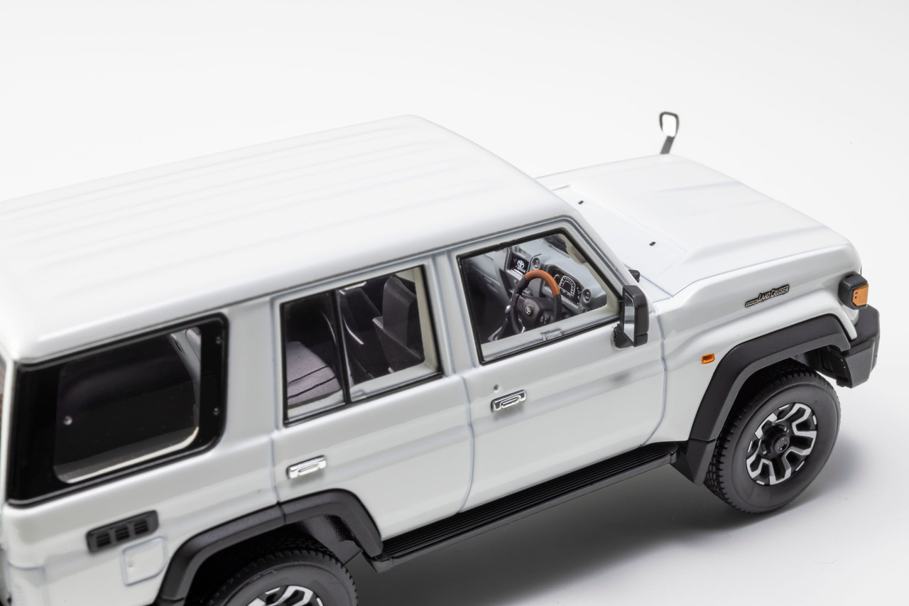 Land Cruiser 70 ホワイトミニカー Amazon | 1/64 トヨタ ランドクルーザー 70 ZX 白 ミニカー