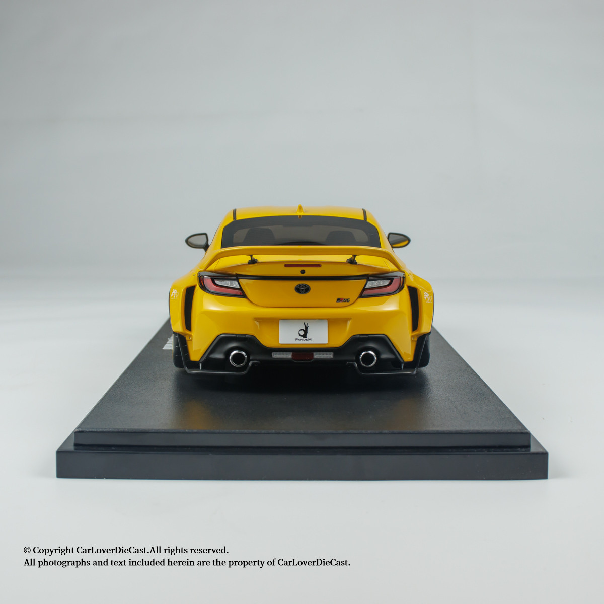 GT Spirit 1:18 Toyota GR86 Rocket Bunny With Display Case (CLDC043