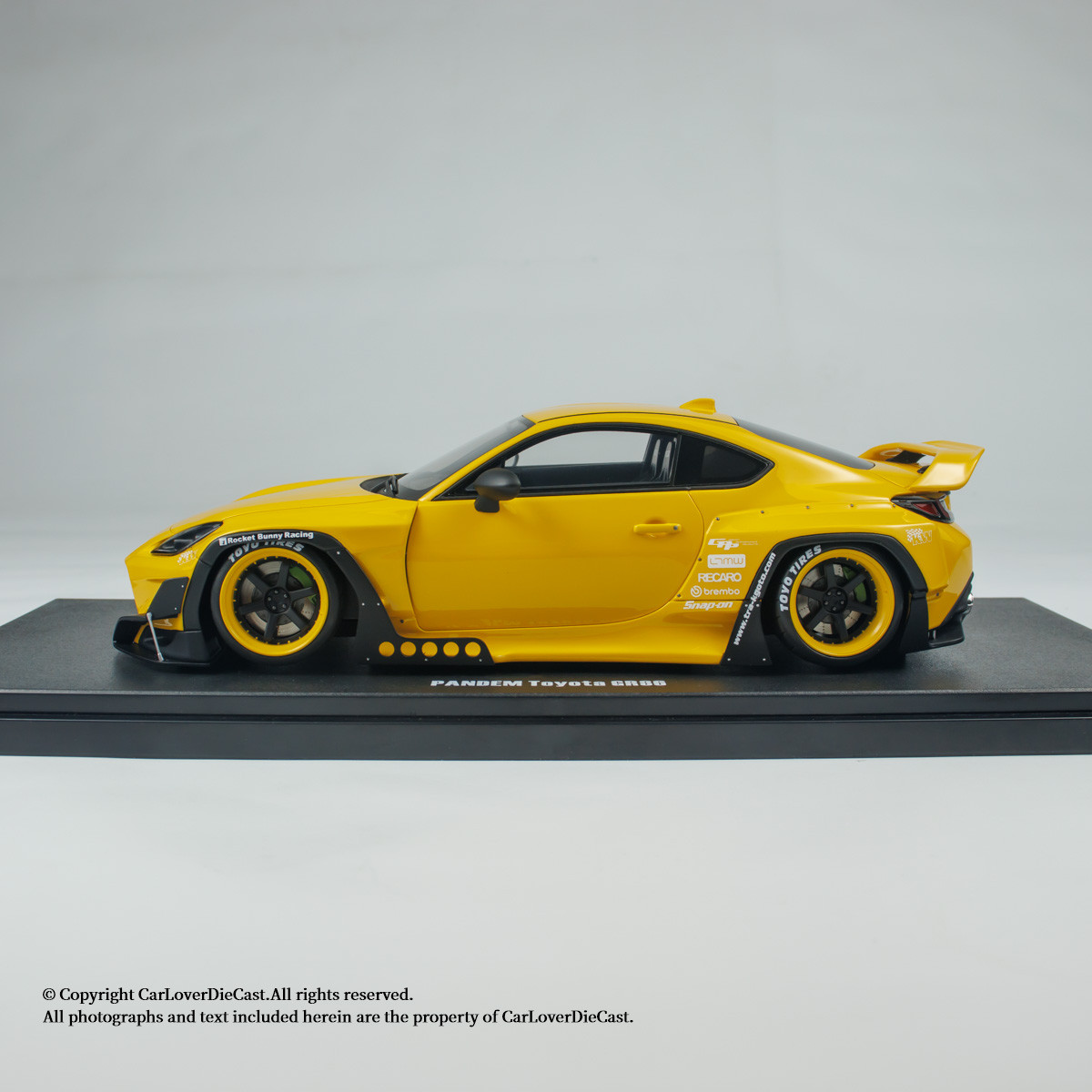 GT Spirit 1:18 Toyota GR86 Rocket Bunny With Display Case (CLDC043