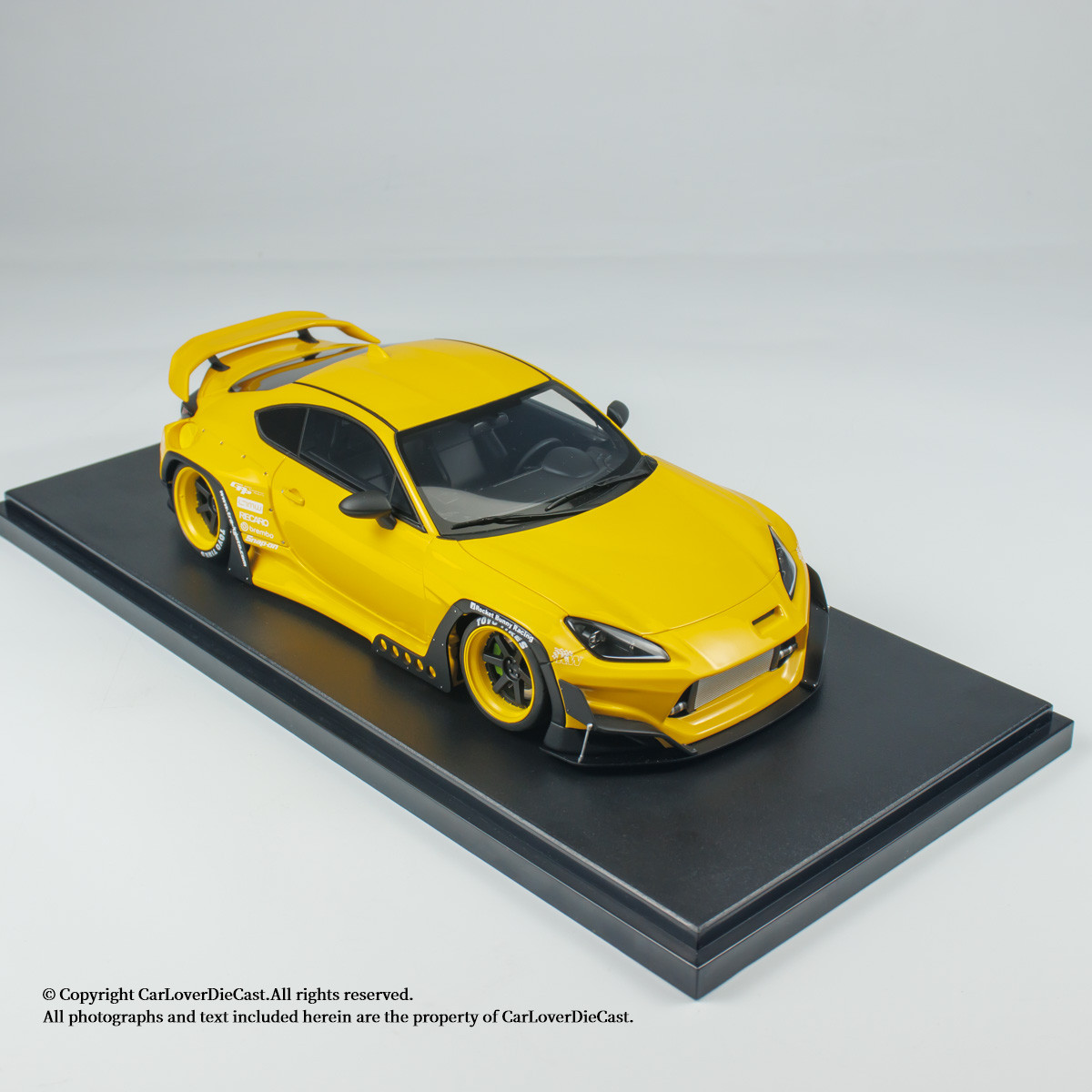 GT Spirit 1:18 Toyota GR86 Rocket Bunny With Display Case (CLDC043