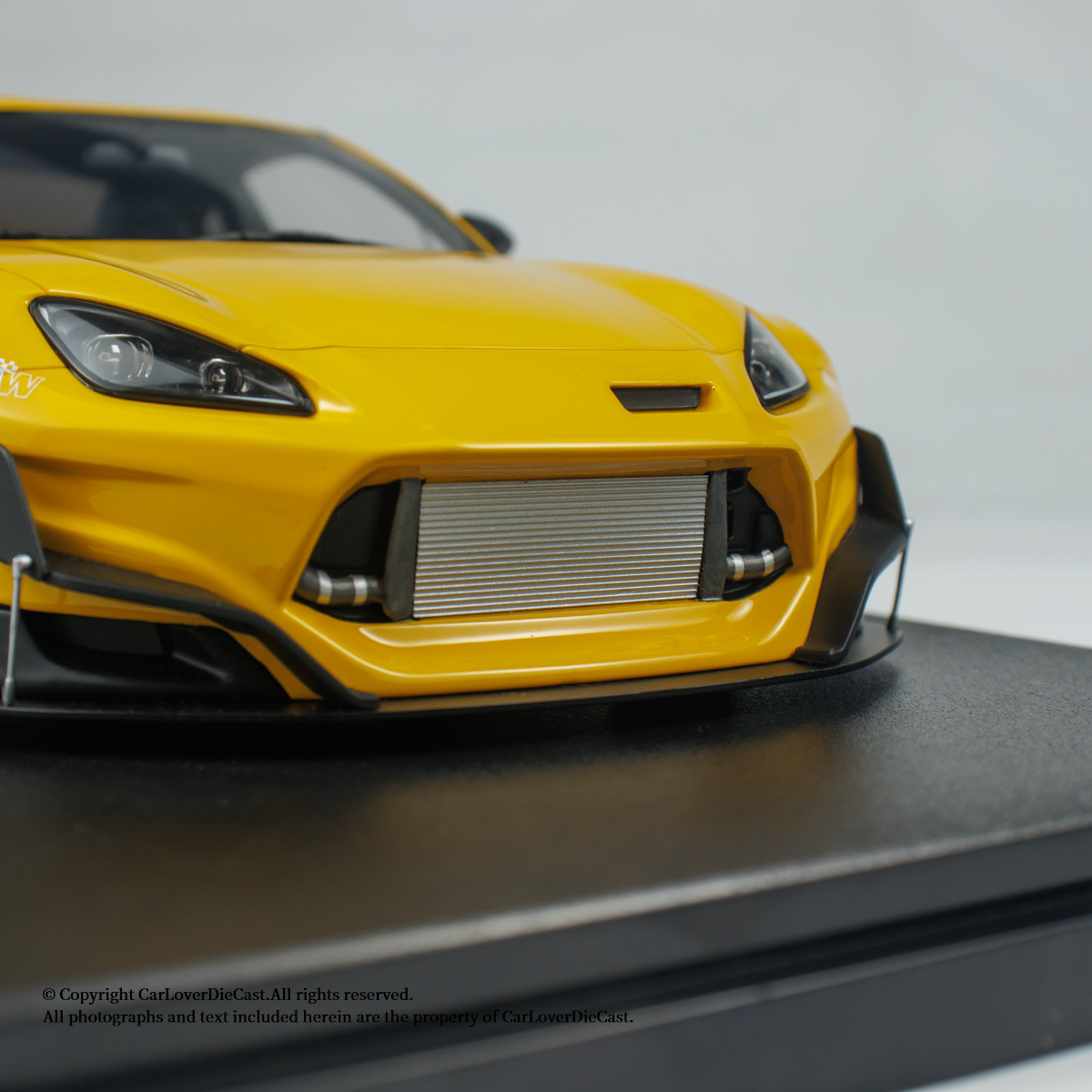 GT Spirit 1:18 Toyota GR86 Rocket Bunny With Display Case (CLDC043