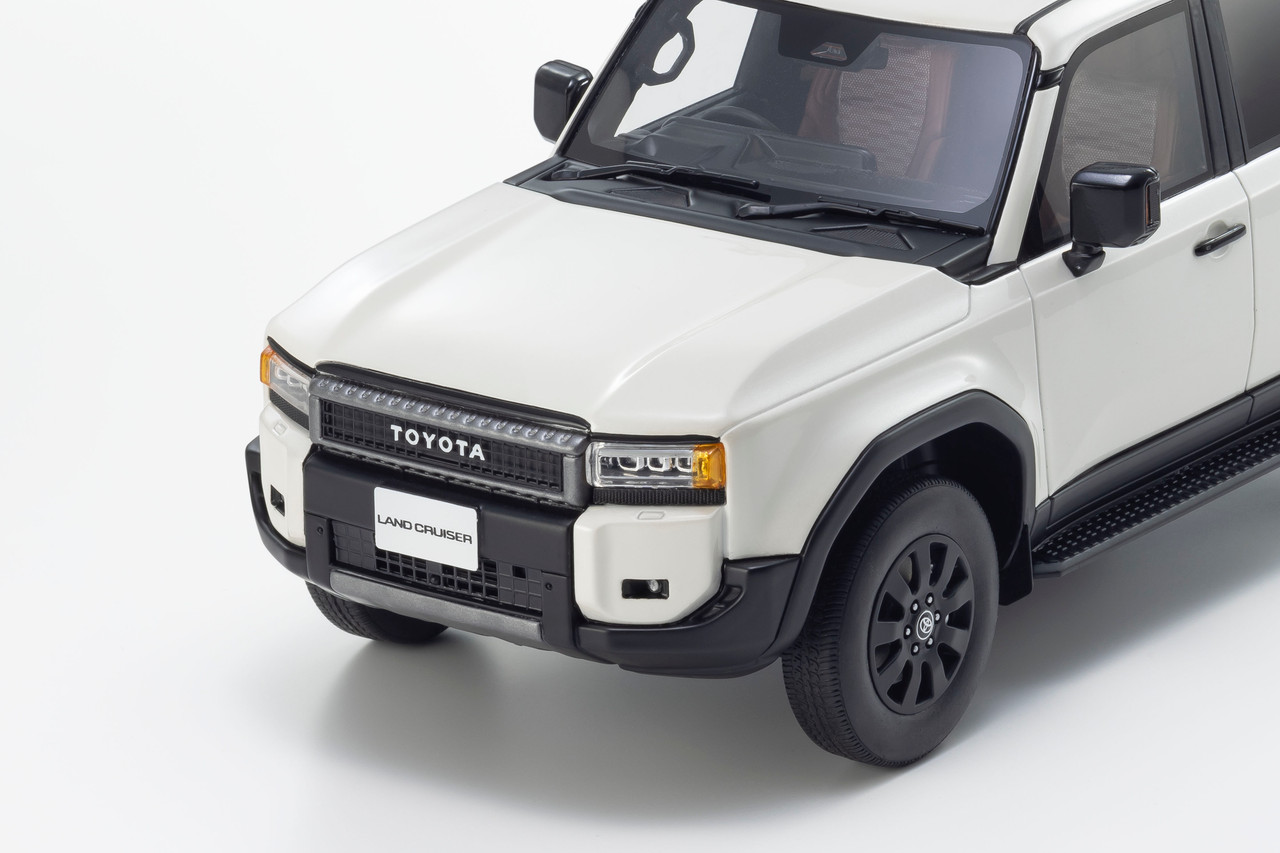 Kyosho 1:18 Toyota Land Cruiser 250 Beige / White