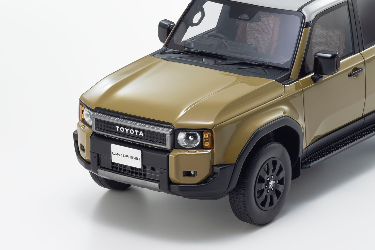 Kyosho 1:18 Toyota Land Cruiser 250 Beige / White (KSR18064BE