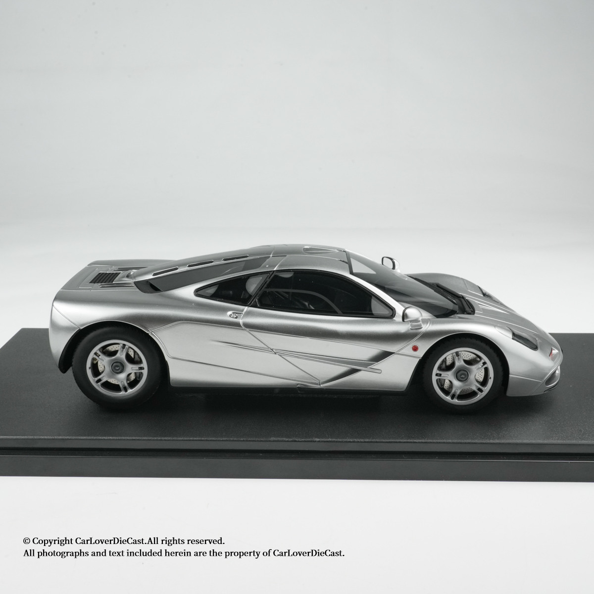 GT Spirit 1:18 McLaren F1 Silver With Display Case (CLDC045) Resin