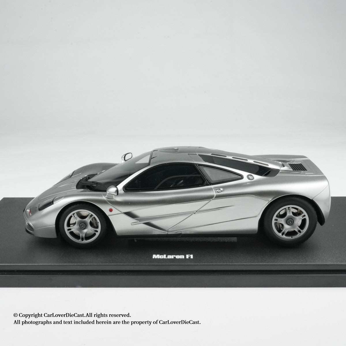 GT Spirit 1:18 McLaren F1 Silver With Display Case (CLDC045) Resin