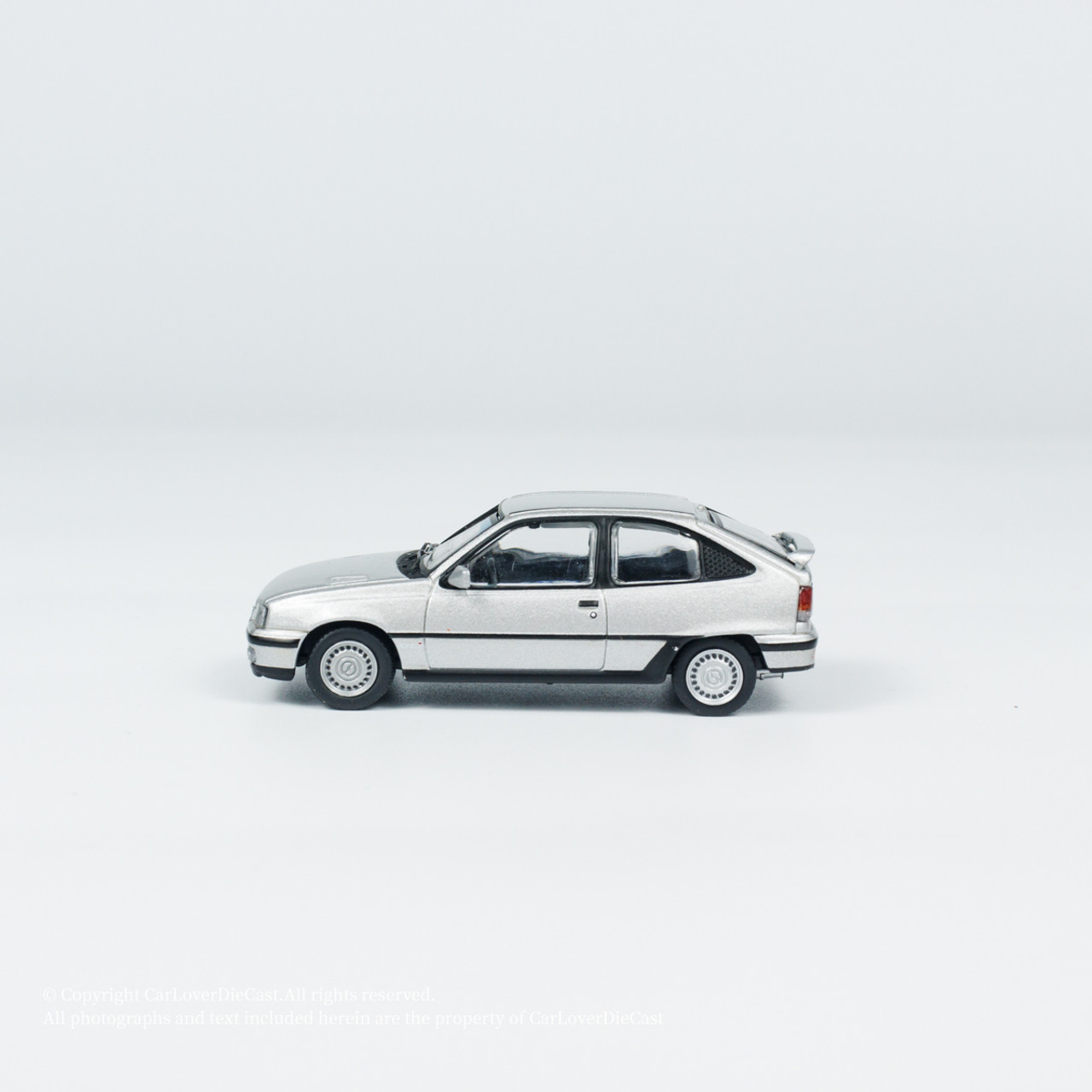 Tarmac Works 1:64 Opel Kadett GSi Silver (T64G-065-SL