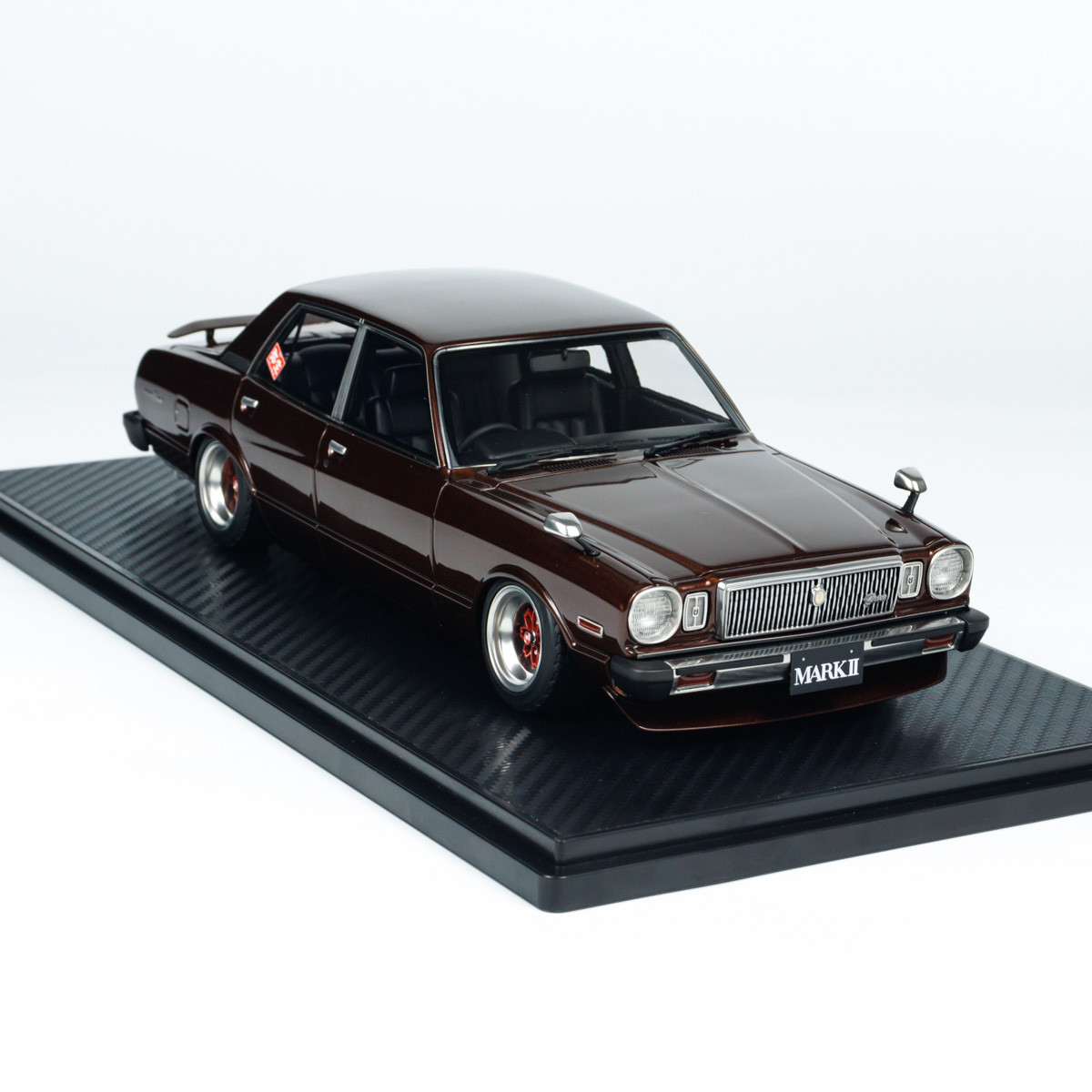 Ignition Model 1:18 Toyota MarkⅡ Sedan Grande (MX41) Brown