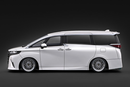Ignition Model 1:18 Toyota ALPHARD Z (H40W) Pearl White (IG4080) Resin Car Model Available In Q2 2027 Pre Order Now