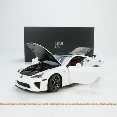 レクサスLFA 1/18ミニカー ホワイト 78851_01.jpg