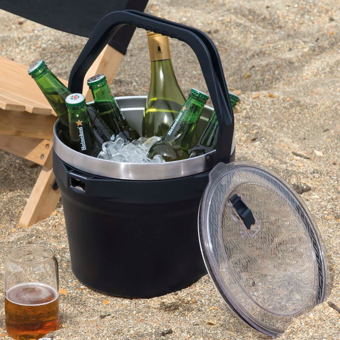 A black 7.2L bucket with a stainless steel interior, filled with ice and bottles, accompanied by a glass of beer. A black 7.2L bucket with a stainless steel interior, filled with ice and bottles, accompanied by a glass of beer.