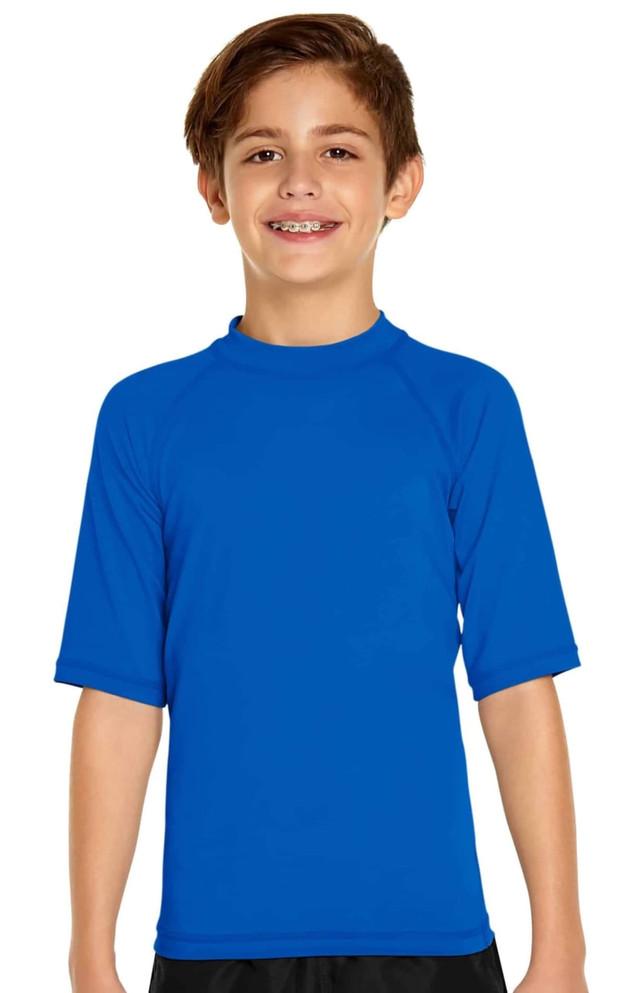 A blue youth short sleeve rashie with UPF 50+ sun protection and a logo. Suitable for outdoor activities.