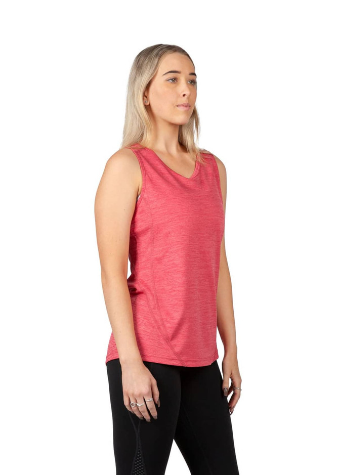 A pink women's singlet made of 100% polyester, featuring a smooth texture and a branded logo. A pink women's singlet made of 100% polyester, featuring a smooth texture and a branded logo.