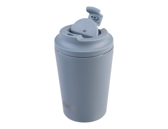 A drink bottle in light blue with a spill-proof lid and a logo, featuring a ceramic lining for insulation.