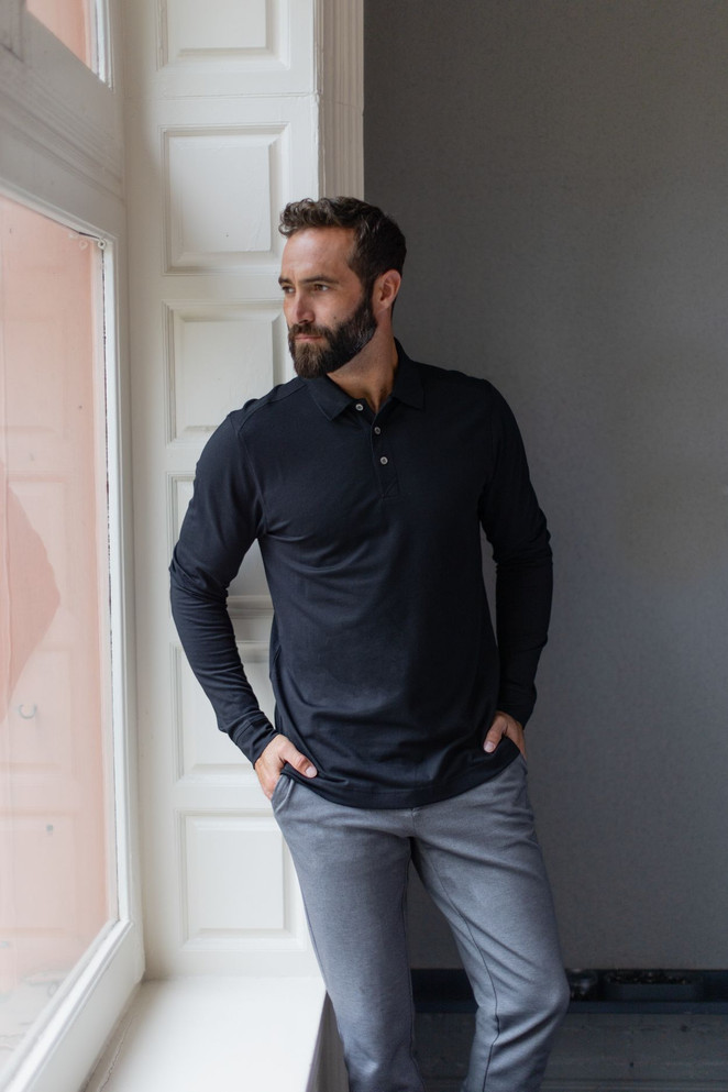 MCK09322 Black - Lifestyle 1