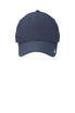 A navy cap featuring a curved brim and an embroidered logo. Simple and classic design, ideal for casual wear.