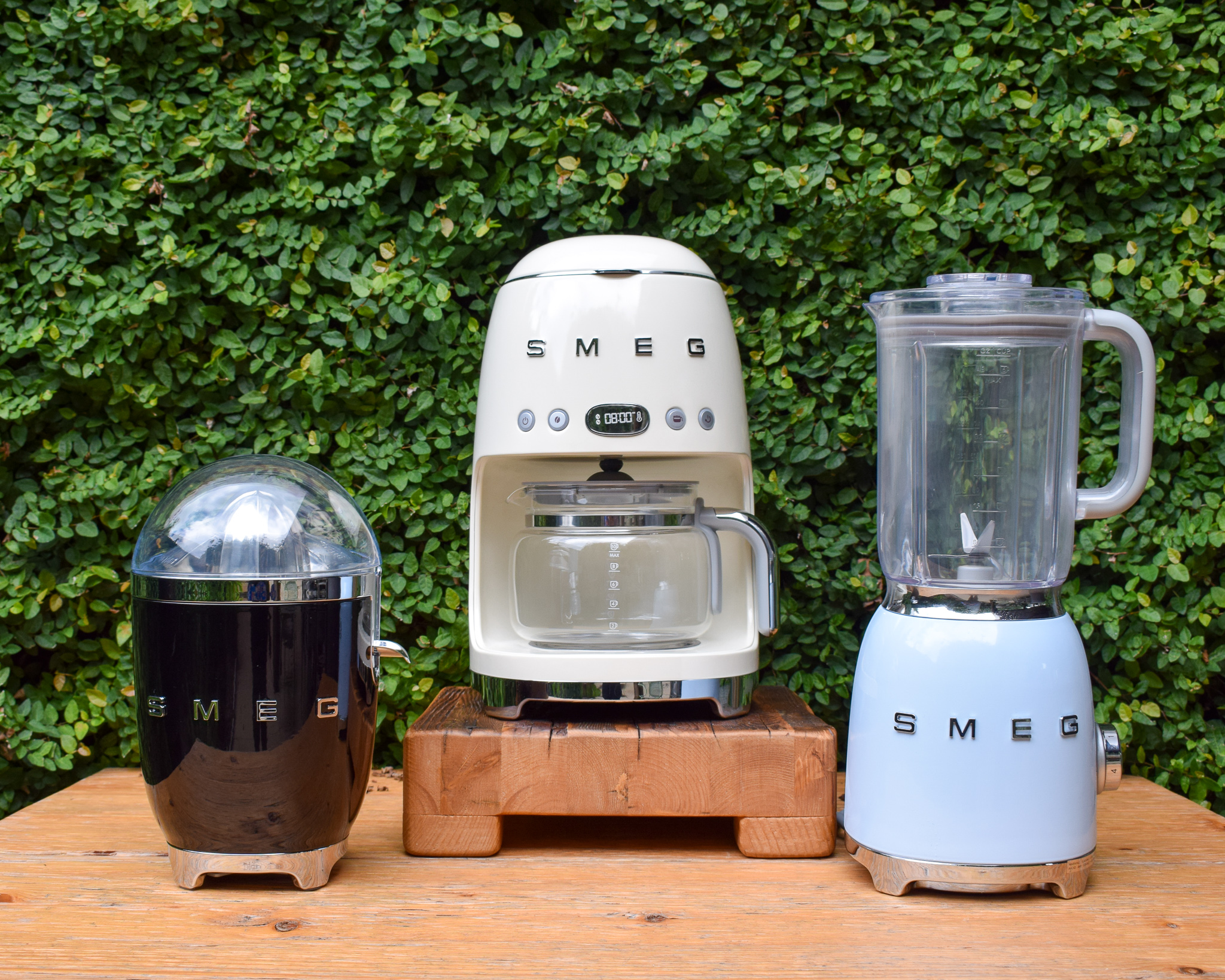 Kitchen Appliances Set. White Blender, Toaster, Coffee Machine