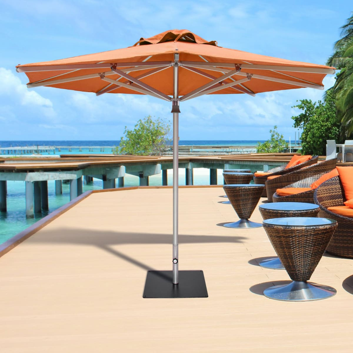 Woodline Easilift Center Pole Umbrella - Lifestyle