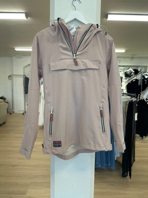 Twentyfour anorakk, 38